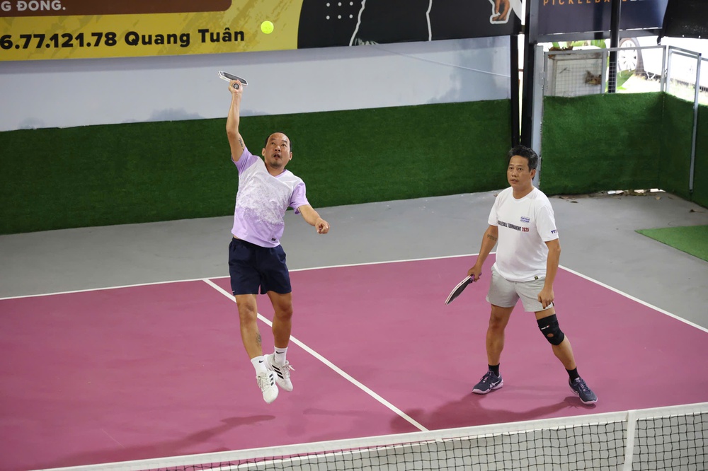 Khai mạc Giải pickleball báo Thể thao và Văn hoá 2025: Nghệ sĩ và vận động viên cùng &quot;cháy&quot; trên sân - Ảnh 5.