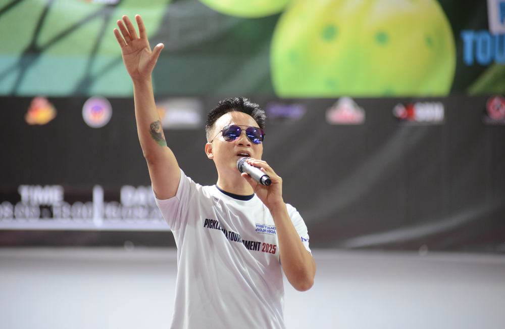Khai mạc Giải pickleball báo Thể thao và Văn hoá 2025: Nghệ sĩ và vận động viên cùng &quot;cháy&quot; trên sân - Ảnh 1.