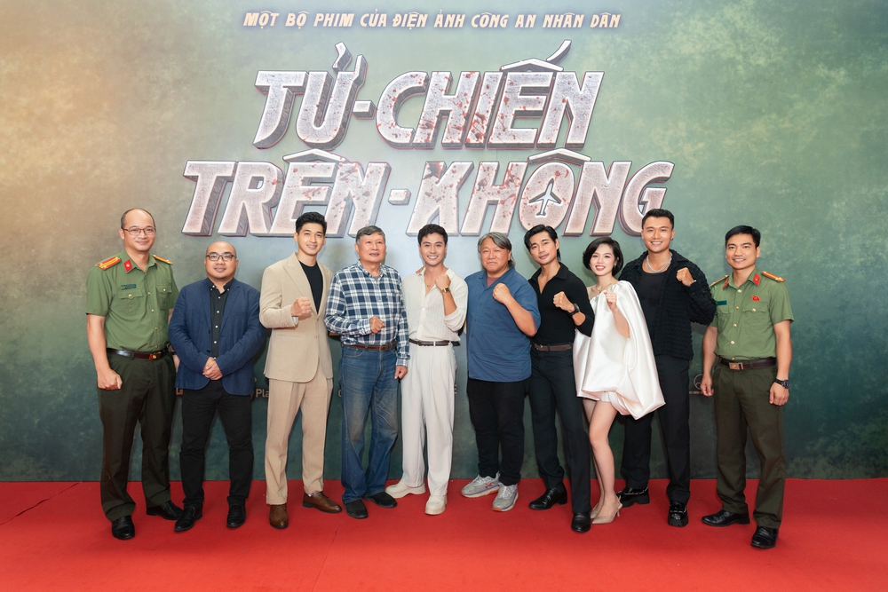 Bị đạo diễn chê 'quá đẹp trai', Thanh Sơn 'lột xác' trong phim hành động 'Tử chiến trên không' - Ảnh 1.