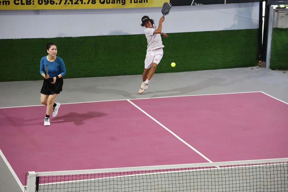 Khai mạc Giải pickleball báo Thể thao và Văn hoá 2025: Nghệ sĩ và vận động viên cùng &quot;cháy&quot; trên sân - Ảnh 3.