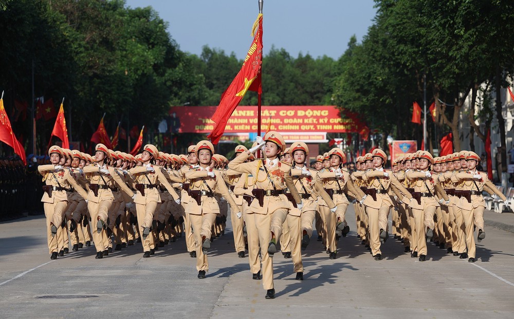 Đại tướng Lương Tam Quang: Anh hùng, bản lĩnh, “tuyệt đối trung thành với Đảng, Tổ quốc và Nhân dân”, “vì nước quên thân, vì dân phục vụ” - Ảnh 2.