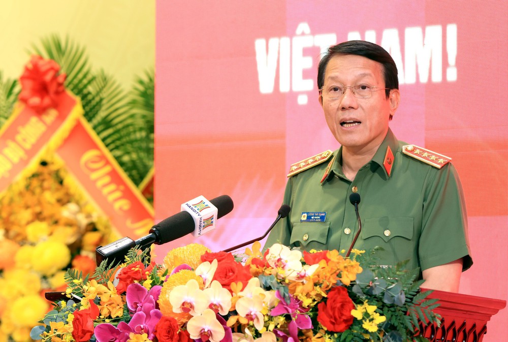 Đại tướng Lương Tam Quang: Anh hùng, bản lĩnh, “tuyệt đối trung thành với Đảng, Tổ quốc và Nhân dân”, “vì nước quên thân, vì dân phục vụ” - Ảnh 1.
