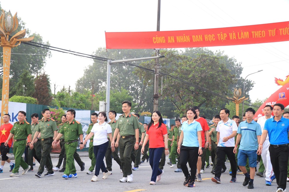 Phát động sự kiện đi bộ trên toàn quốc &quot;Cùng Việt Nam tiến bước&quot; - Ảnh 18.