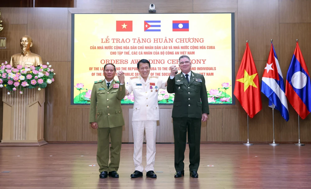 Những phần thưởng cao quý tô thắm mối quan hệ Việt Nam - Lào - Cuba - Ảnh 1.
