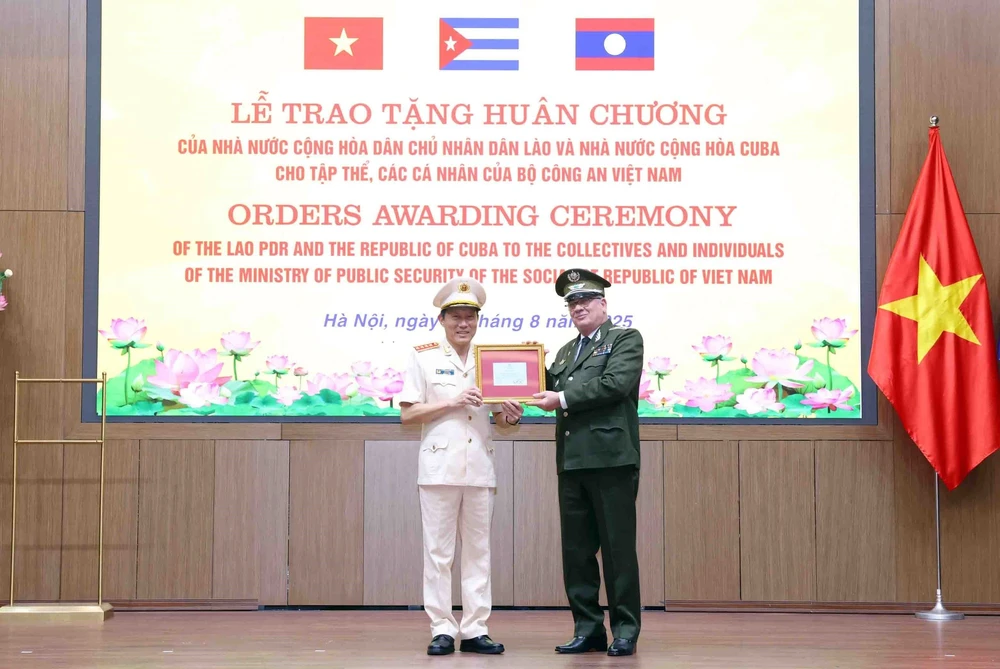 Những phần thưởng cao quý tô thắm mối quan hệ Việt Nam - Lào - Cuba - Ảnh 3.