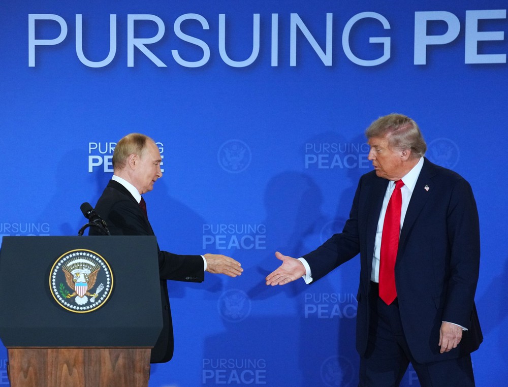 Tổng thống Mỹ D. Trump: Ukraine cần tận dụng kết quả của thượng đỉnh Alaska - Tổng thống Nga V.Putin: Chờ đợi cách tiếp cận mang tính xây dựng từ Kiev và châu Âu - Ảnh 2.