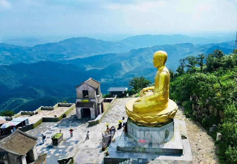 Yên Tử - "Sắc thu Thiền định": Khai mở mùa du lịch mới tại Di sản Văn hóa thế giới - Ảnh 4. Yên Tử - "Sắc thu Thiền định": Khai mở mùa du lịch mới tại Di sản Văn hóa thế giới - Ảnh 4.