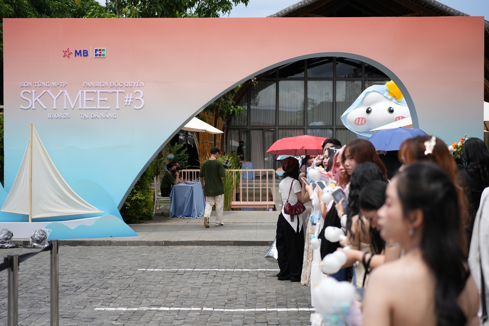 Sơn Tùng M-TP tỏa sáng trong ánh hoàng hôn Đà Nẵng tại SKYMEET #3 - Ảnh 1.