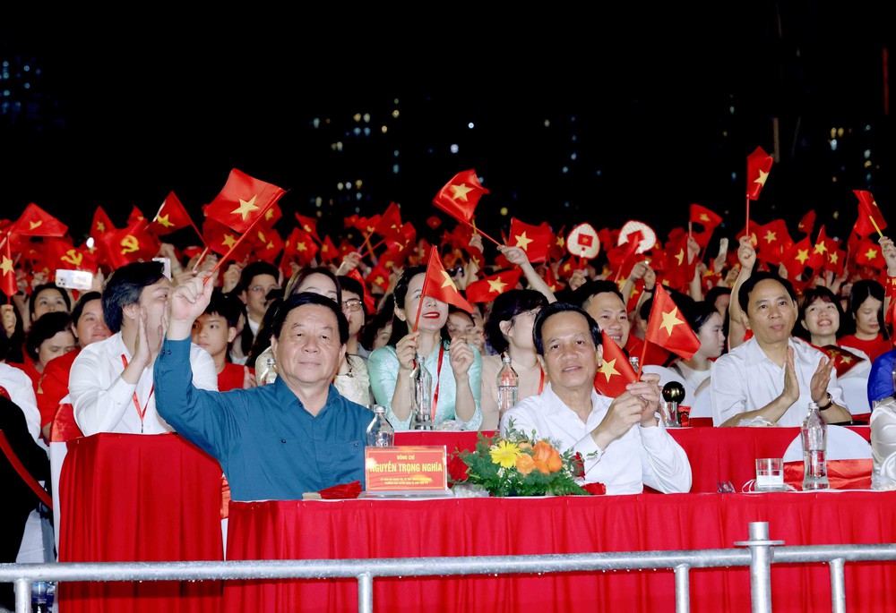 vnapotalchuongtrinhnghethuatdacbiettuhaolanguoivietnam8216996-17554428848671154697149.jpg