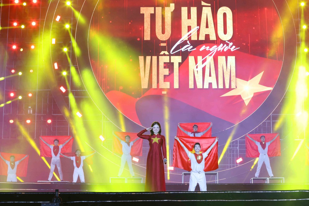 vnapotalchuongtrinhnghethuatdacbiettuhaolanguoivietnam8216997-17554428848871467867266.jpg