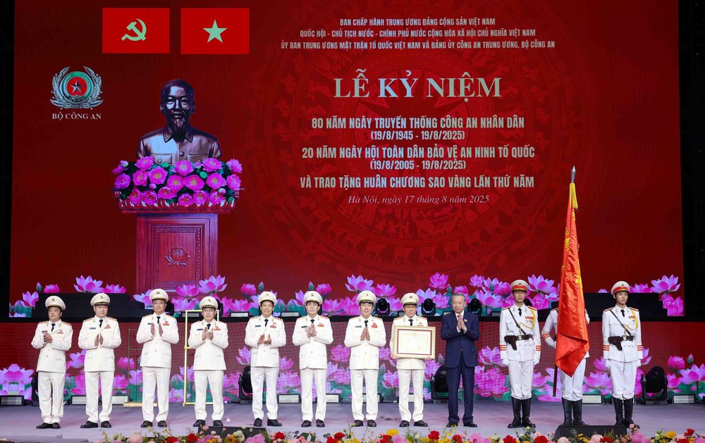 Diễn văn của Tổng Bí thư Tô Lâm tại Lễ kỷ niệm 80 năm Ngày truyền thống Công an nhân dân và 20 năm Ngày hội toàn dân bảo vệ an ninh Tổ quốc và trao tặng Huân chương Sao vàng lần thứ 5 - Ảnh 5.