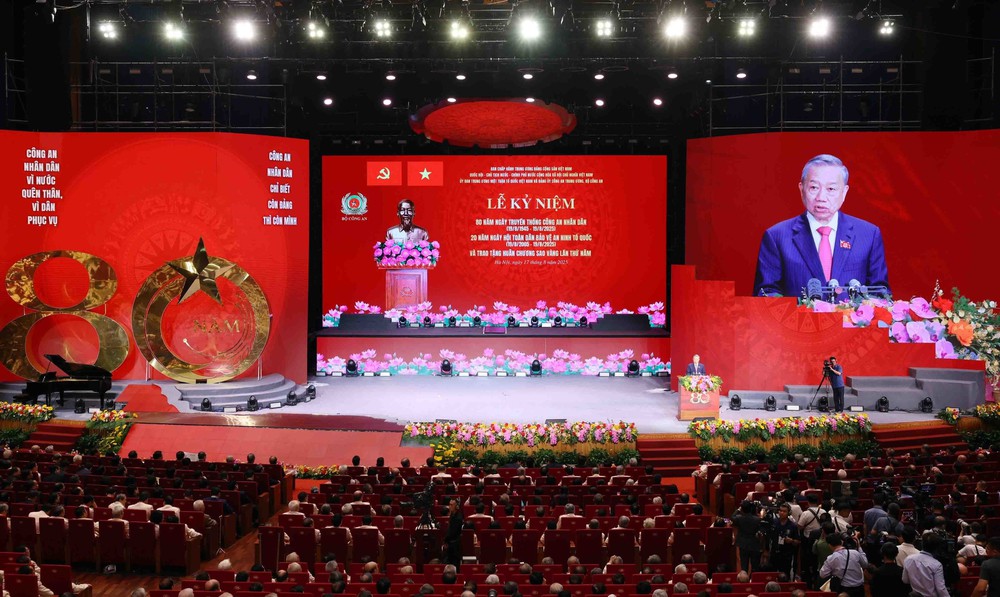 Diễn văn của Tổng Bí thư Tô Lâm tại Lễ kỷ niệm 80 năm Ngày truyền thống Công an nhân dân và 20 năm Ngày hội toàn dân bảo vệ an ninh Tổ quốc và trao tặng Huân chương Sao vàng lần thứ 5 - Ảnh 2.
