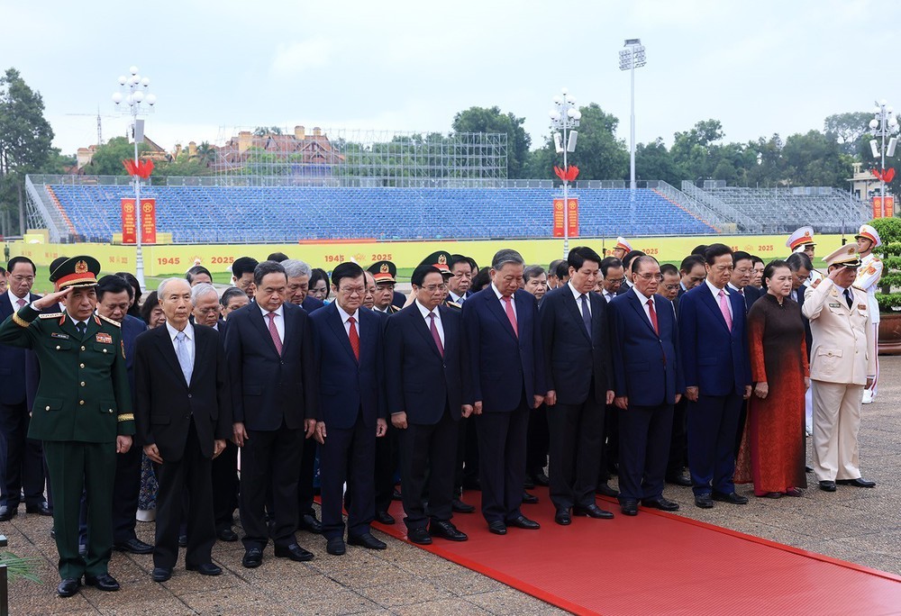 Lãnh đạo Đảng, Nhà nước vào Lăng viếng Chủ tịch Hồ Chí Minh và dâng hương tưởng niệm các Anh hùng liệt sỹ - Ảnh 6.