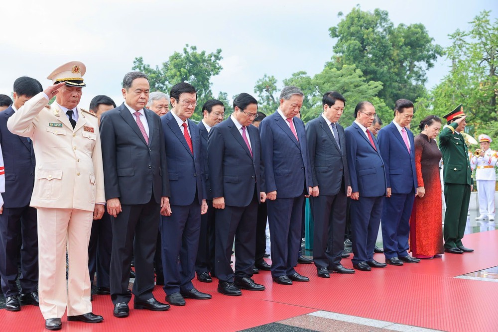 Lãnh đạo Đảng, Nhà nước vào Lăng viếng Chủ tịch Hồ Chí Minh và dâng hương tưởng niệm các Anh hùng liệt sỹ - Ảnh 5.