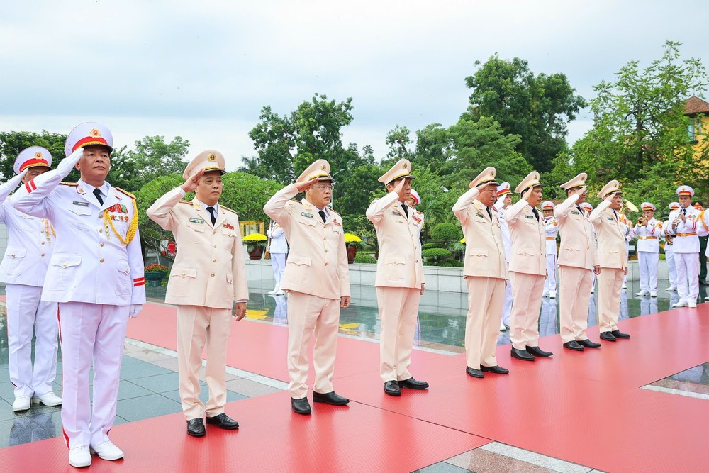 Lãnh đạo Đảng, Nhà nước vào Lăng viếng Chủ tịch Hồ Chí Minh và dâng hương tưởng niệm các Anh hùng liệt sỹ - Ảnh 8.