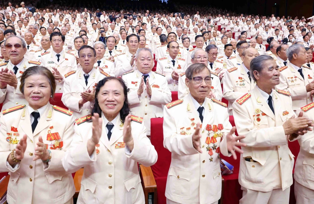 Lễ kỷ niệm 80 năm Ngày truyền thống Công an nhân dân và 20 năm Ngày hội toàn dân bảo vệ an ninh Tổ quốc - Ảnh 15.