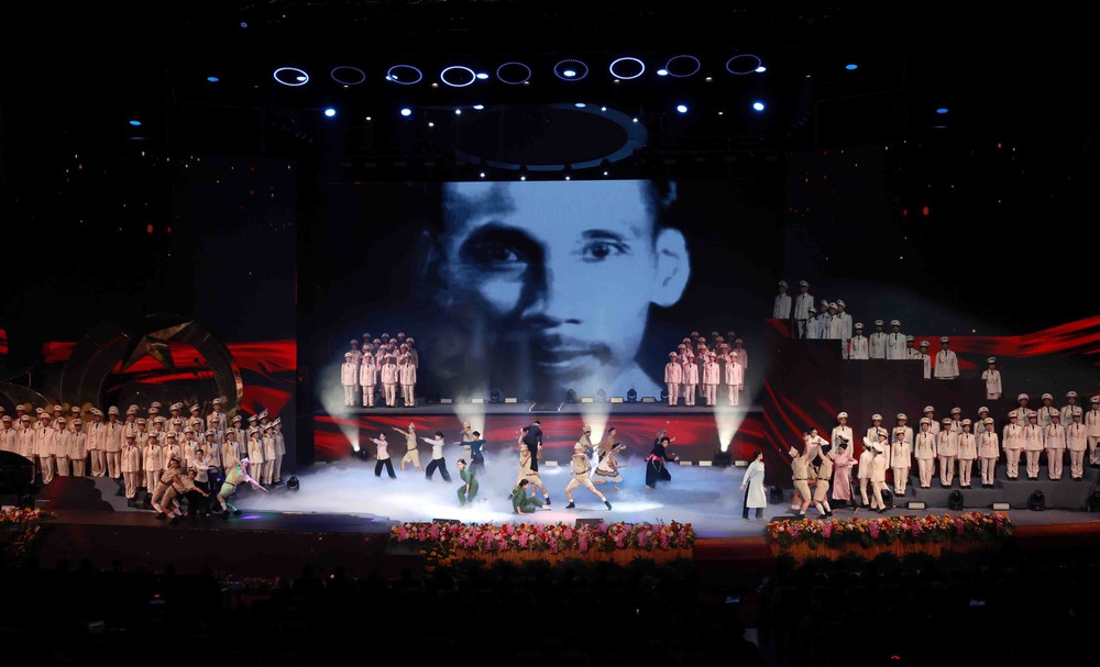 Lễ kỷ niệm 80 năm Ngày truyền thống Công an nhân dân (19/8/1945- 19/8/2025) và 20 năm Ngày hội toàn dân bảo vệ an ninh Tổ quốc (19/8/2005 -19/8/2025) - Ảnh 15.