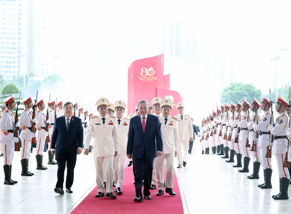 Lễ kỷ niệm 80 năm Ngày truyền thống Công an nhân dân (19/8/1945- 19/8/2025) và 20 năm Ngày hội toàn dân bảo vệ an ninh Tổ quốc (19/8/2005 -19/8/2025) - Ảnh 3.