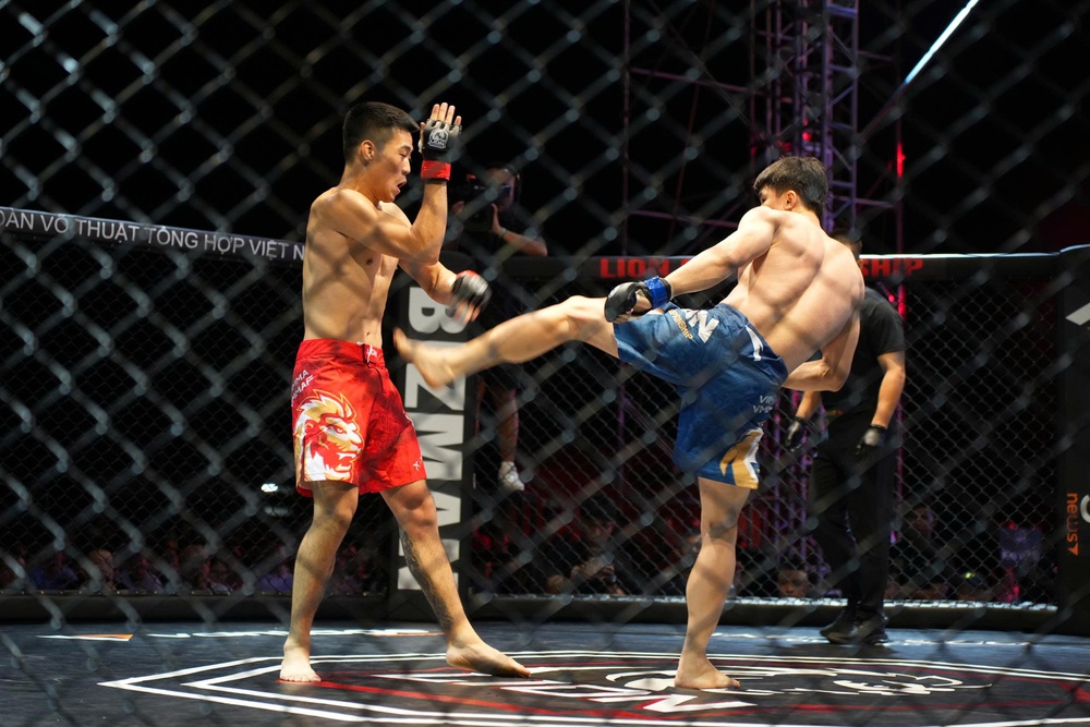 LION Championship 25: Võ sĩ Trần Ngọc Lượng giành đai vô địch hạng cân 60kg - Ảnh 3.
