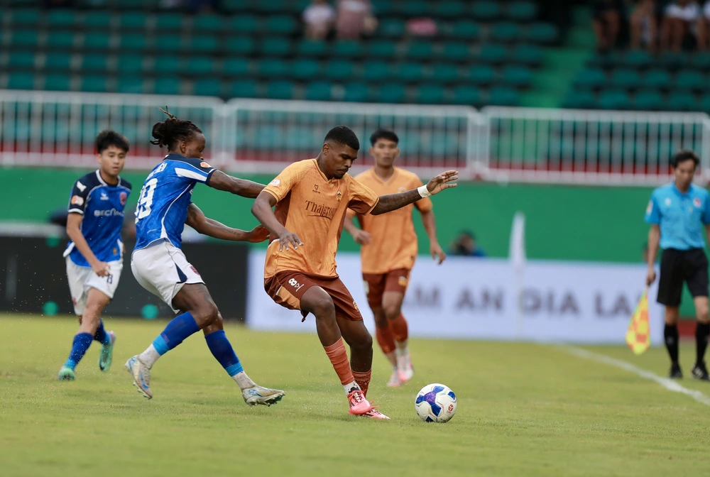 HAGL thua đậm ngay trên sân nhà ở vòng 1 V-League 2025-26 - Ảnh 1.