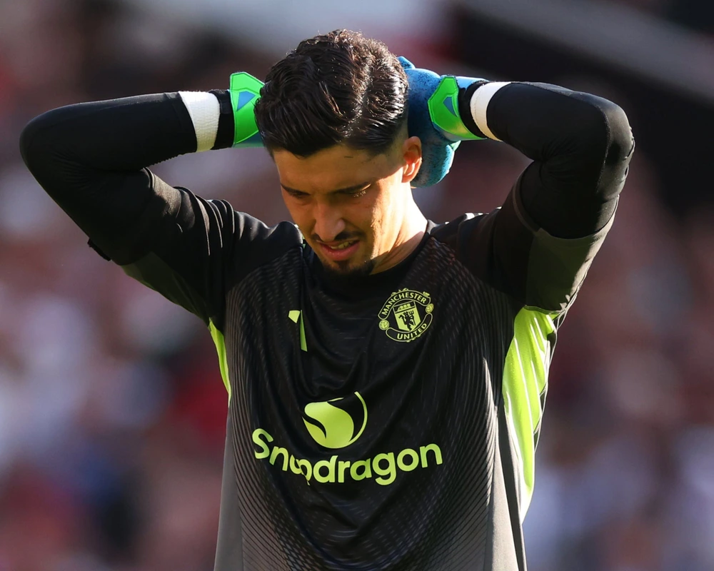 MU thua Arsenal ngày mở màn: Amorim vẫn đau đầu vì thủ môn - Ảnh 1.