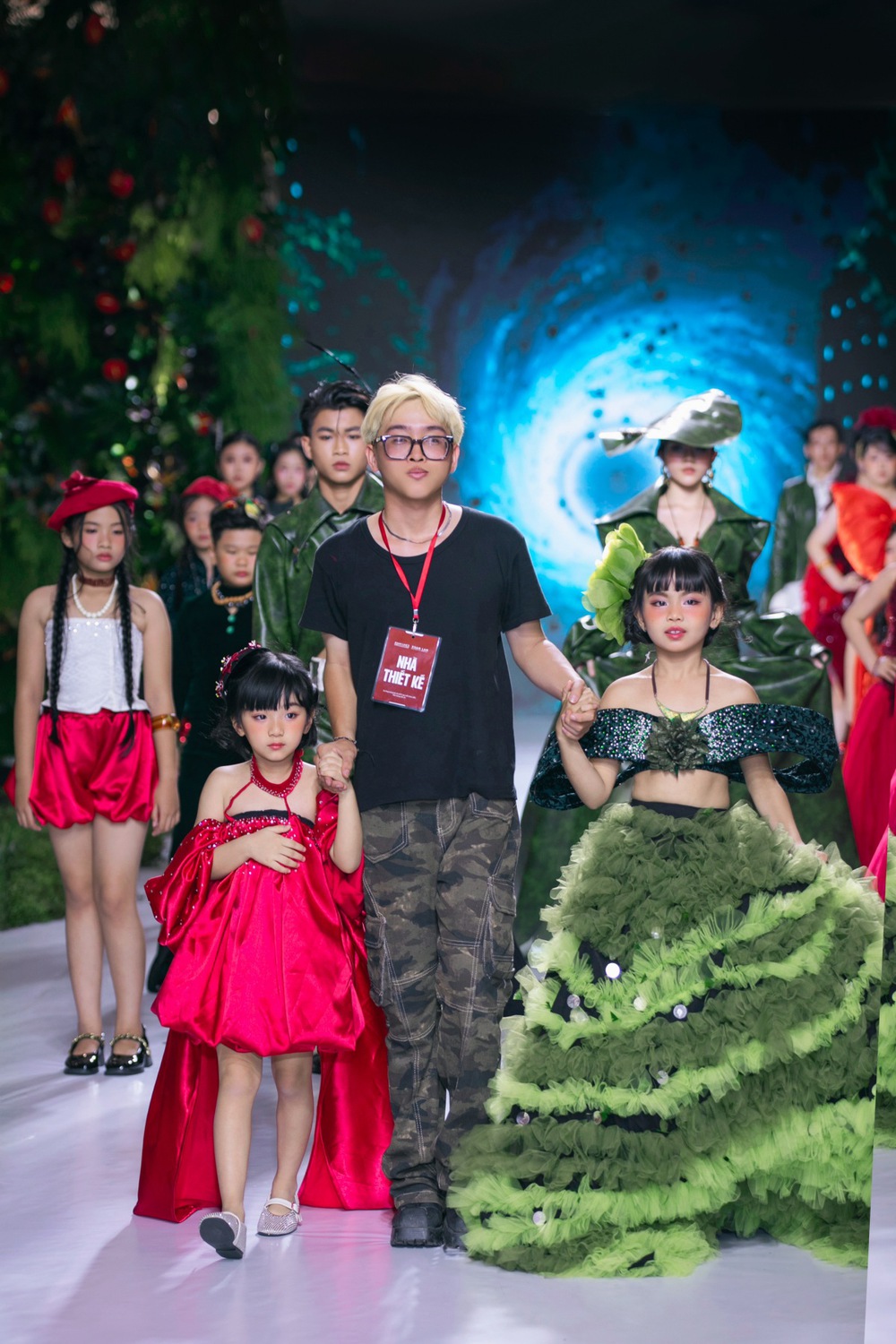NTK Huỳnh Thành Phát ghi dấu ấn với BST “Mị Di” tại Destination Runway Fashion Week  - Ảnh 5.