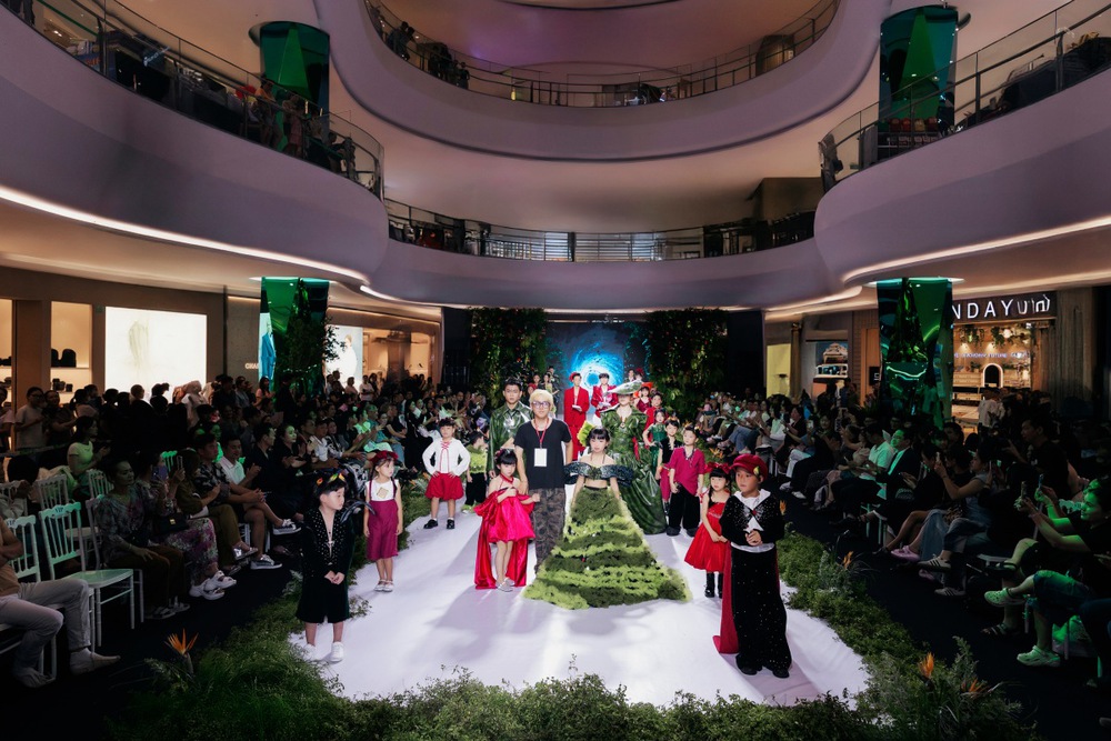 NTK Huỳnh Thành Phát ghi dấu ấn với BST “Mị Di” tại Destination Runway Fashion Week  - Ảnh 1.