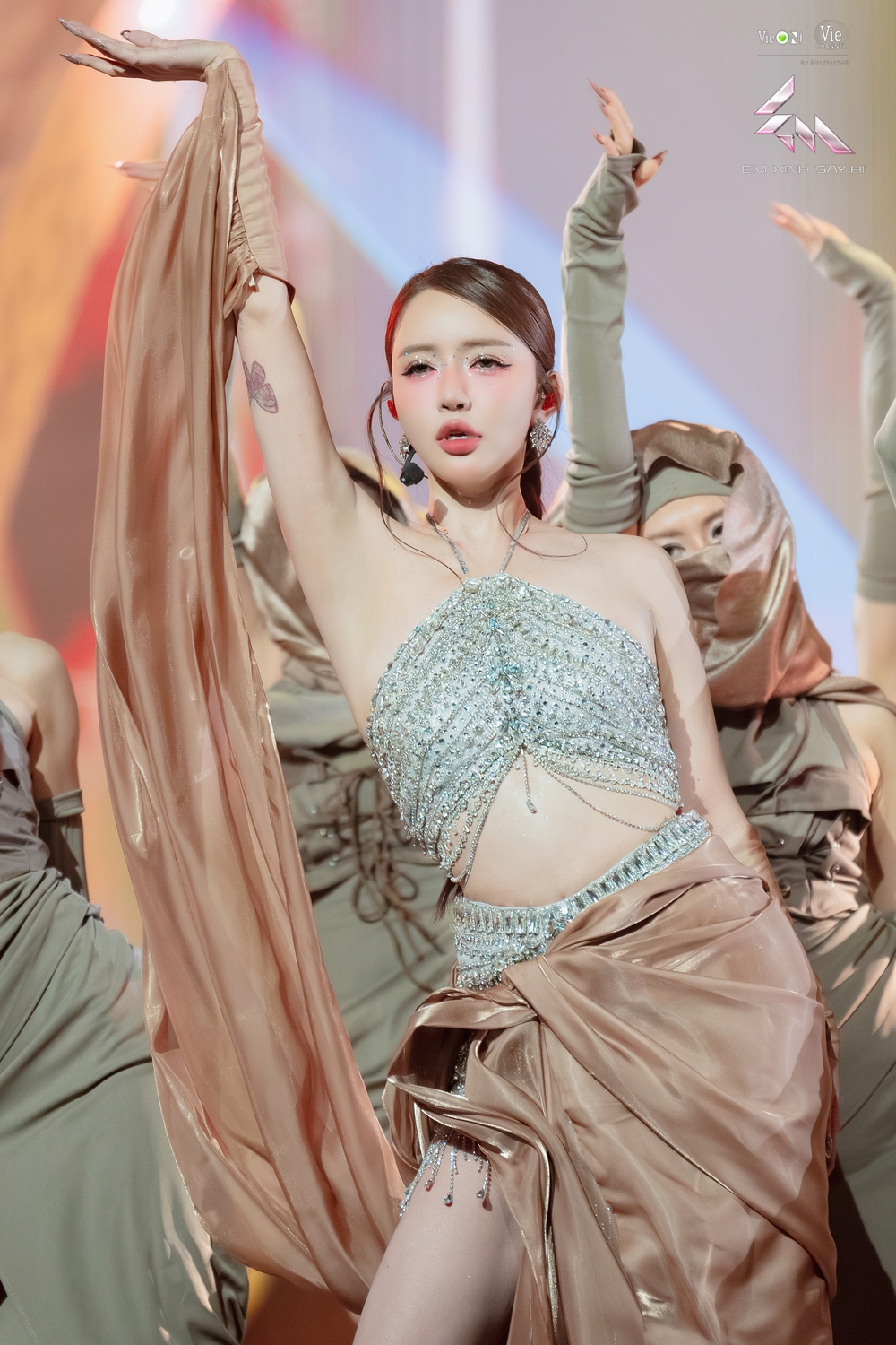 Bích Phương bùng nổ, Châu Bùi bày tỏ tình cảm với Binz trong chung kết “Em xinh” - Ảnh 4.