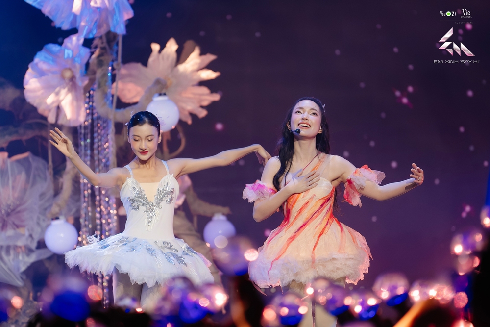 Bích Phương bùng nổ, Châu Bùi bày tỏ tình cảm với Binz trong chung kết “Em xinh” - Ảnh 2.