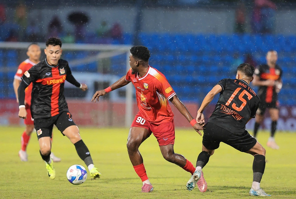 V-League khởi đầu ấn tượng - Ảnh 1.