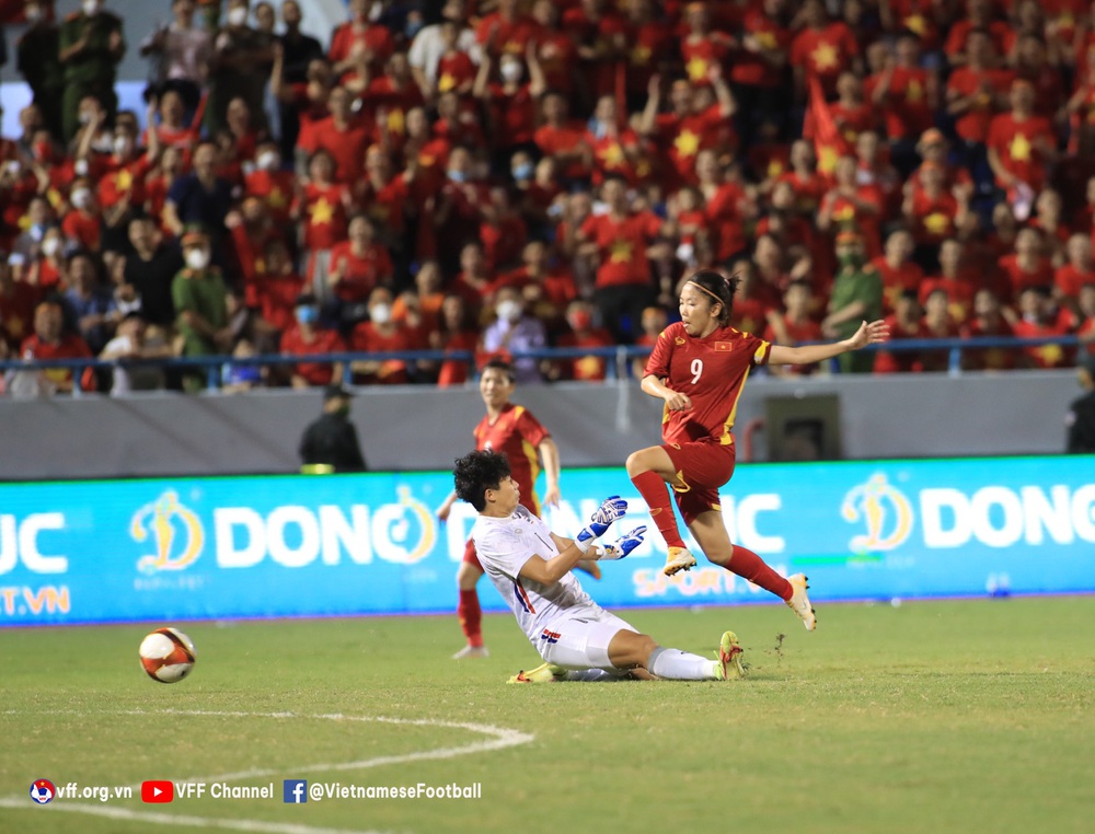 Huỳnh Như vượt qua thủ môn Thái Lan, ghi bàn duy nhất giúp ĐT nữ Việt Nam giành tấm huy chương lịch sử ở Đông Nam Á - Ảnh 3.