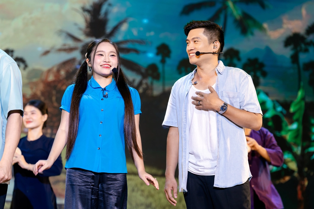 Nhạc kịch Bolero &quot;Chờ Người&quot; nhận được sự yêu mến của đông đảo khán giả - Ảnh 2.
