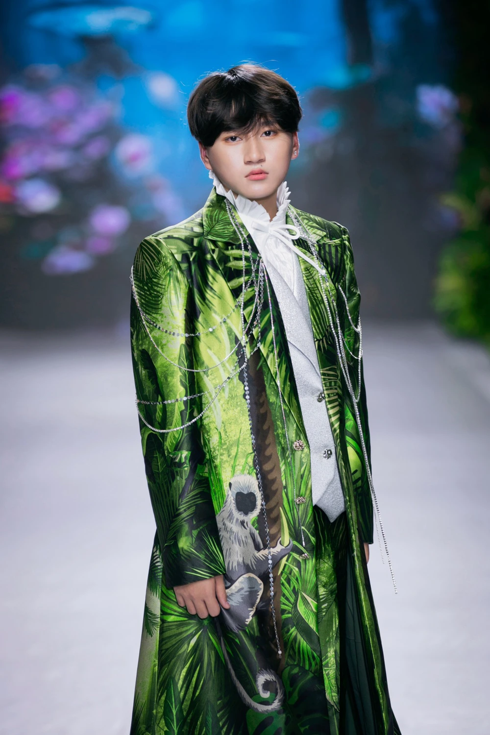 MC – Người mẫu Trọng Phương biến hoá đa dạng khi diễn ở Destination Runway Fashion Week - Ảnh 4.