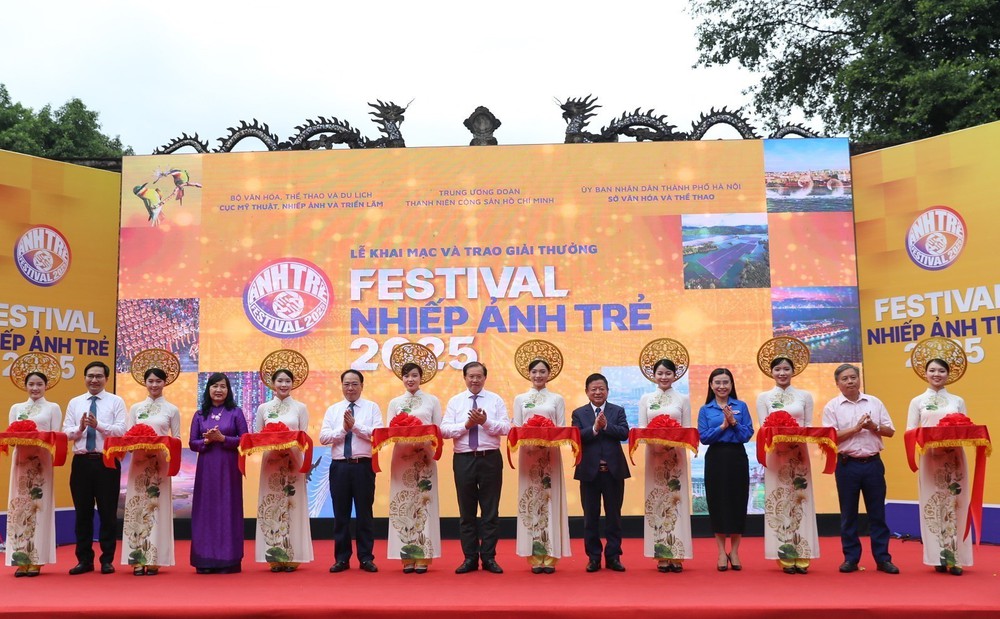 Khai mạc và trao giải thưởng Festival Nhiếp ảnh trẻ 2025 - Ảnh 1.