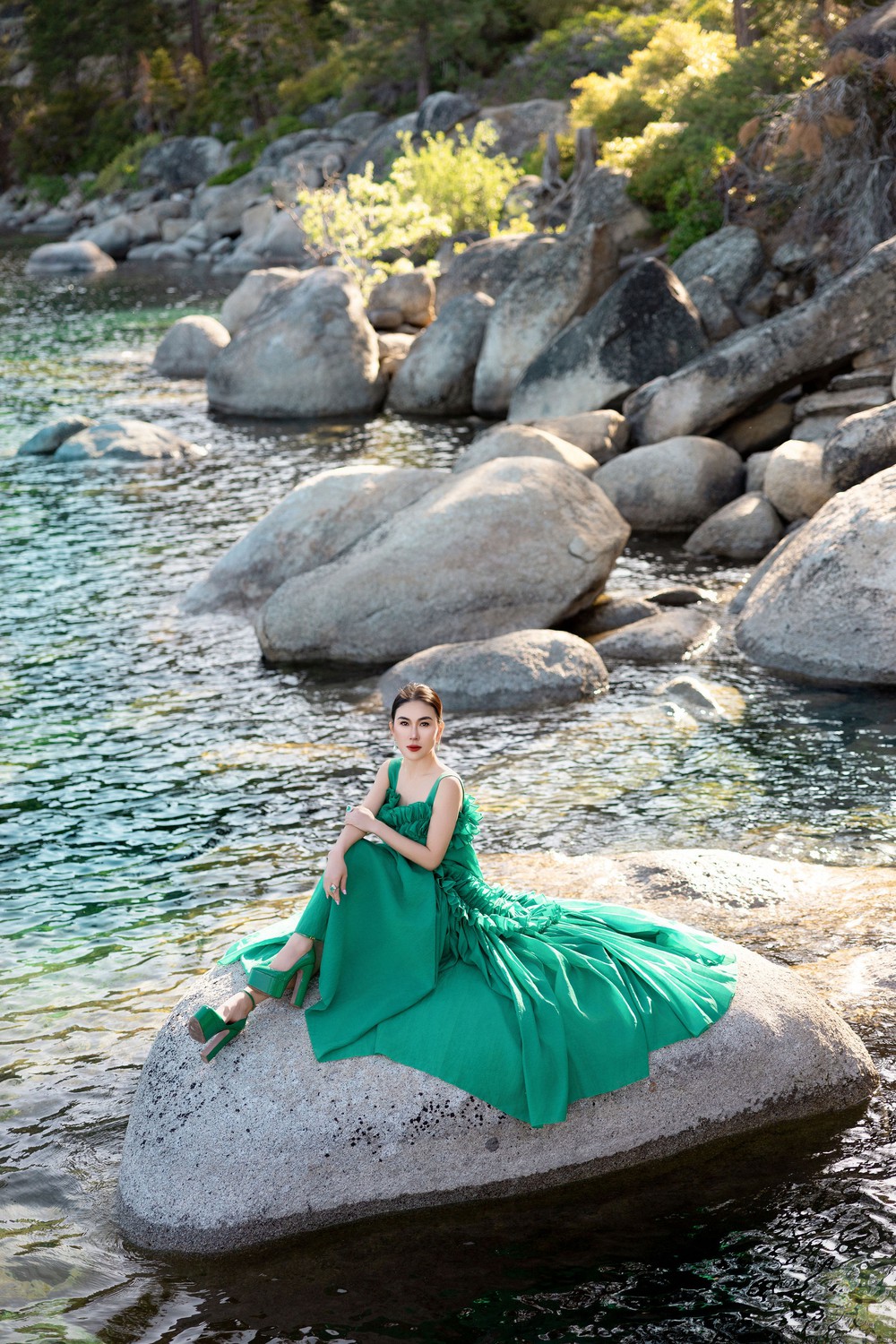 Fashionista Châu Lê Thu Hằng diện thiết kế trong BST Cruise 25 của VUNGOC&SON - Ảnh 6.