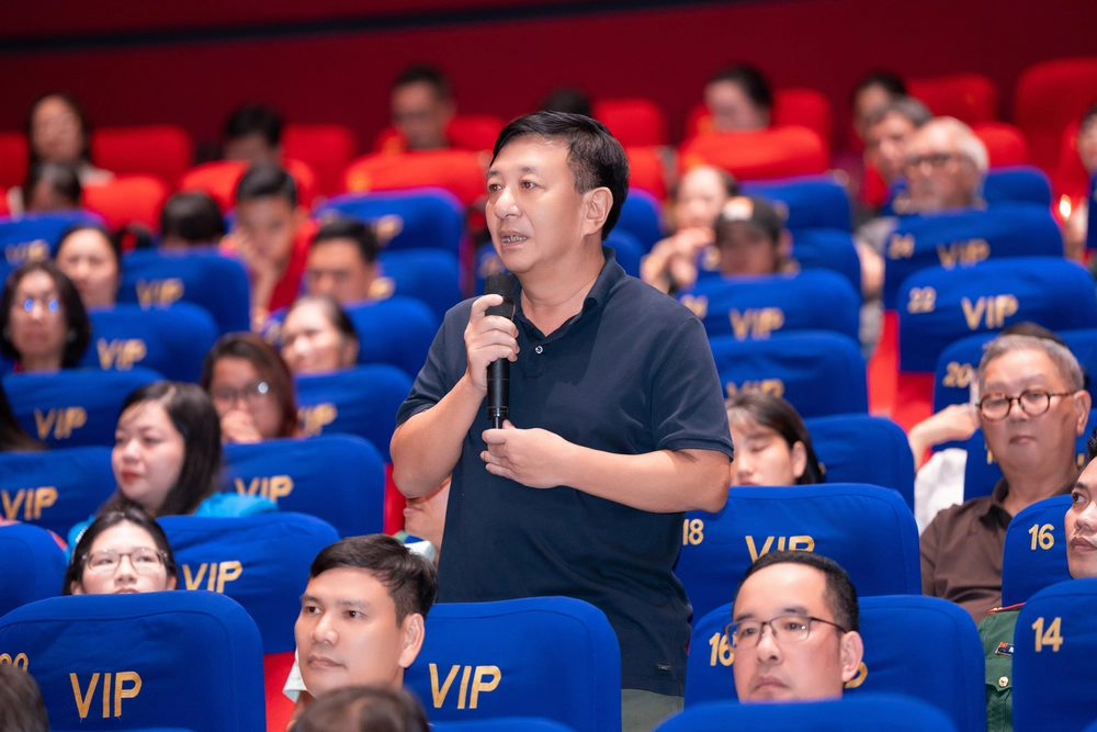 'Mưa đỏ' chạm đến trái tim của cựu chiến binh lẫn đạo diễn hàng đầu - Ảnh 6.
