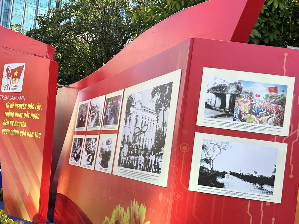80 năm Quốc khánh: Triển lãm ảnh &quot;Từ kỷ nguyên độc lập, thống nhất đất nước đến kỷ nguyên vươn mình của dân tộc” - Ảnh 3.