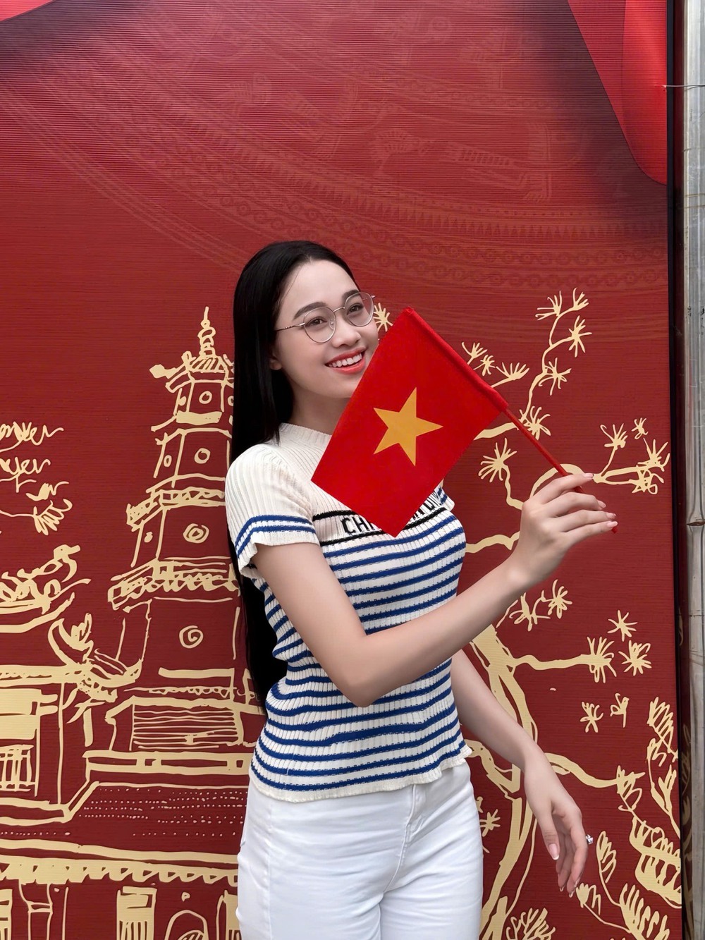 Hoa hậu Biển Đảo Việt Nam 2025 rạng ngời tập luyện cho lễ diễu binh 2/9  - Ảnh 1.