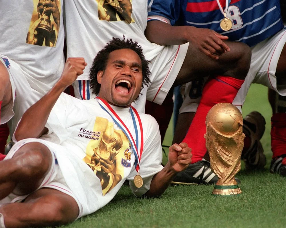 Nhà vô địch World Cup muốn trải nghiệm không khí bóng đá cùng người hâm mộ Việt Nam - Ảnh 1.
