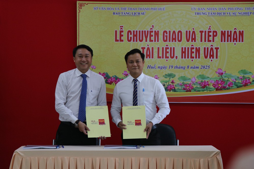 Bảo tàng Lịch sử thành phố Huế tiếp nhận hơn 1.400 tài liệu, hiện vật - Ảnh 1.