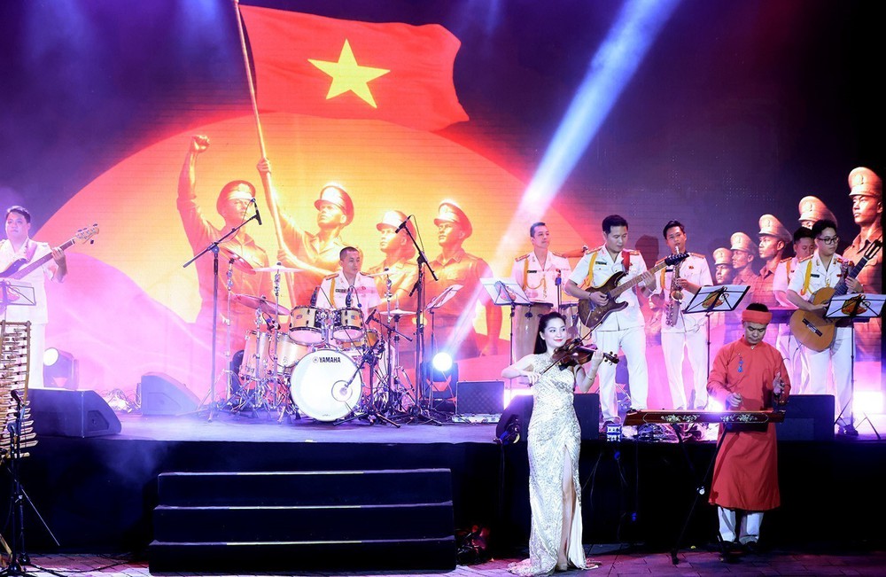 Chương trình nghệ thuật &quot;Ngày hội bình yên&quot;  - Ảnh 1.
