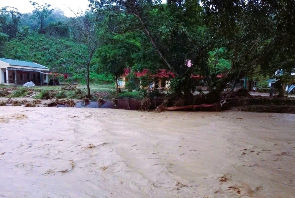 Áp thấp nhiệt đới gây mưa lớn cho Đông Bắc Bộ và Thanh Hóa - Ảnh 3.