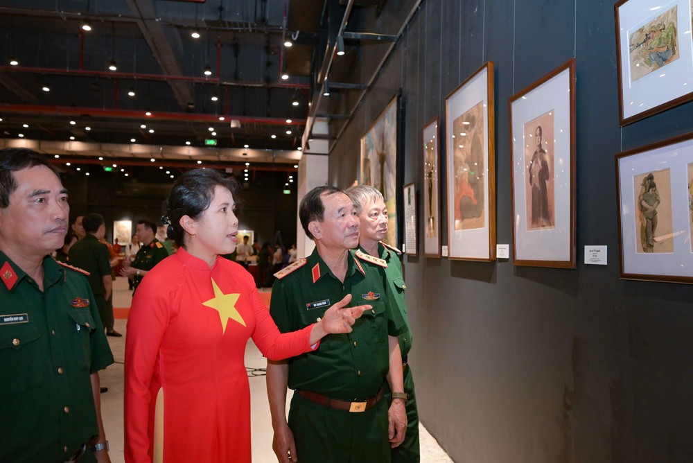 Tái hiện chặng đường lịch sử Việt Nam qua triển lãm mỹ thuật “Những ngày tháng lịch sử” - Ảnh 5.
