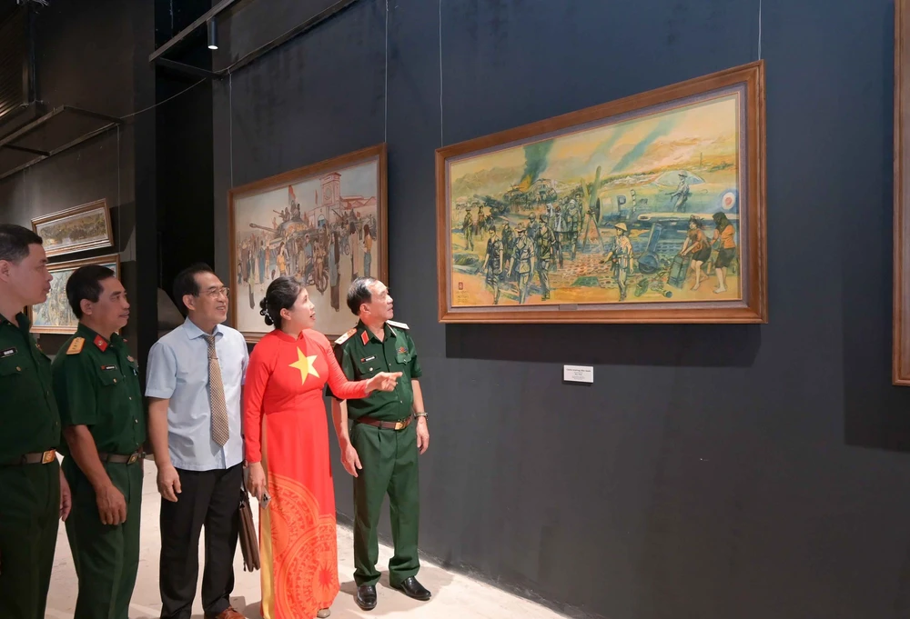 Tái hiện chặng đường lịch sử Việt Nam qua triển lãm mỹ thuật “Những ngày tháng lịch sử” - Ảnh 4.