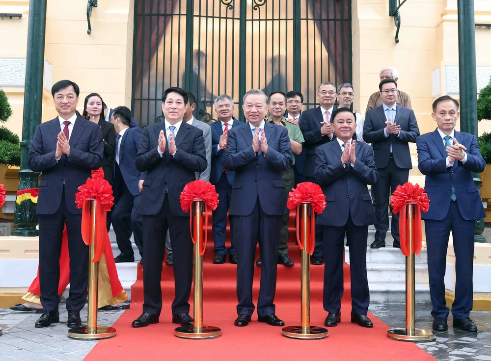 Tổng Bí thư và Chủ tịch nước dự Lễ bàn giao Trụ sở làm việc Cơ quan Chủ tịch nước - Ảnh 5.