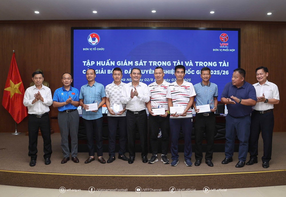 VFF chia tay 5 trọng tài vì lý do tuổi tác - Ảnh 1.