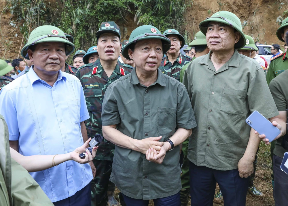 Phó Thủ tướng Trần Hồng Hà: Bảo vệ người dân bằng mọi giá - Ảnh 1.