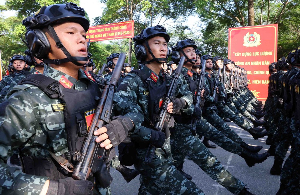 Lực lượng Công an hợp luyện, sẵn sàng cho diễu binh, diễu hành Kỷ niệm 80 năm Cách mạng tháng Tám và Quốc khánh 2/9 - Ảnh 10.