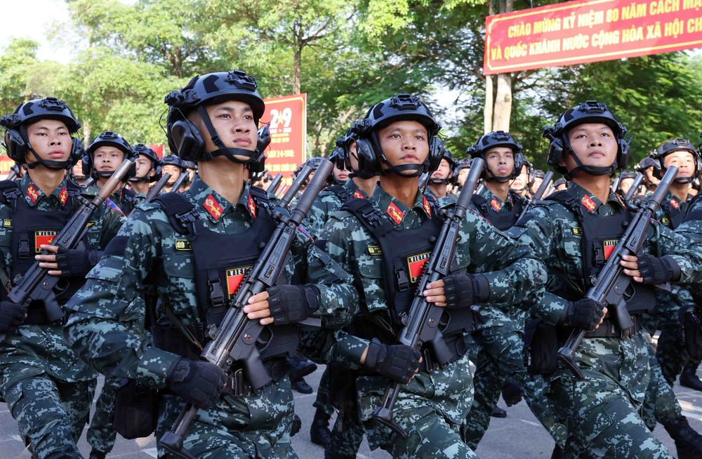 Lực lượng Công an hợp luyện, sẵn sàng cho diễu binh, diễu hành Kỷ niệm 80 năm Cách mạng tháng Tám và Quốc khánh 2/9 - Ảnh 9.