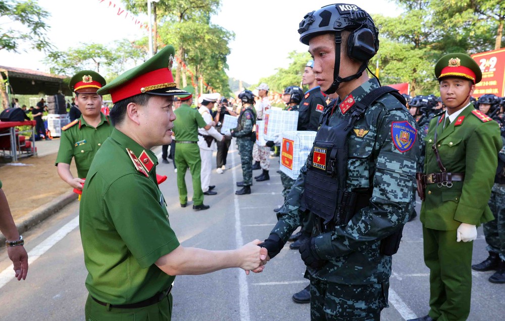 Lực lượng Công an hợp luyện, sẵn sàng cho diễu binh, diễu hành Kỷ niệm 80 năm Cách mạng tháng Tám và Quốc khánh 2/9 - Ảnh 2.